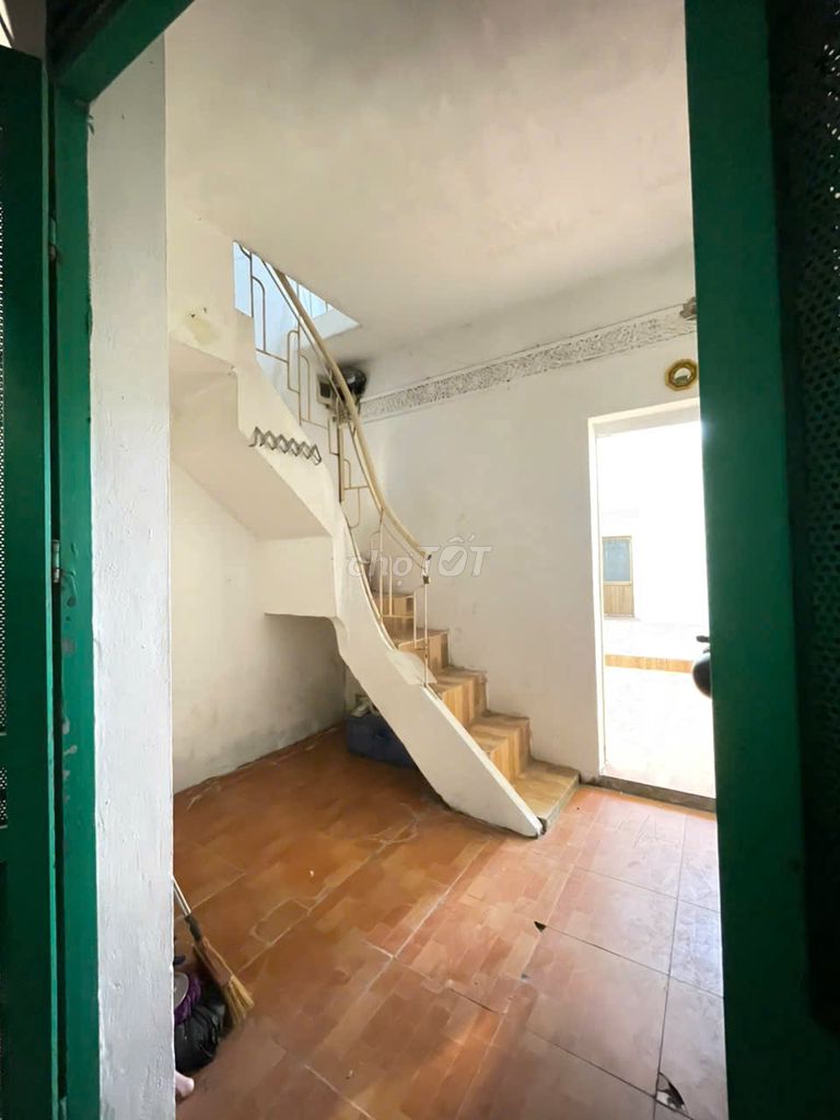 To rent the whole house. nguyễn an ninh.