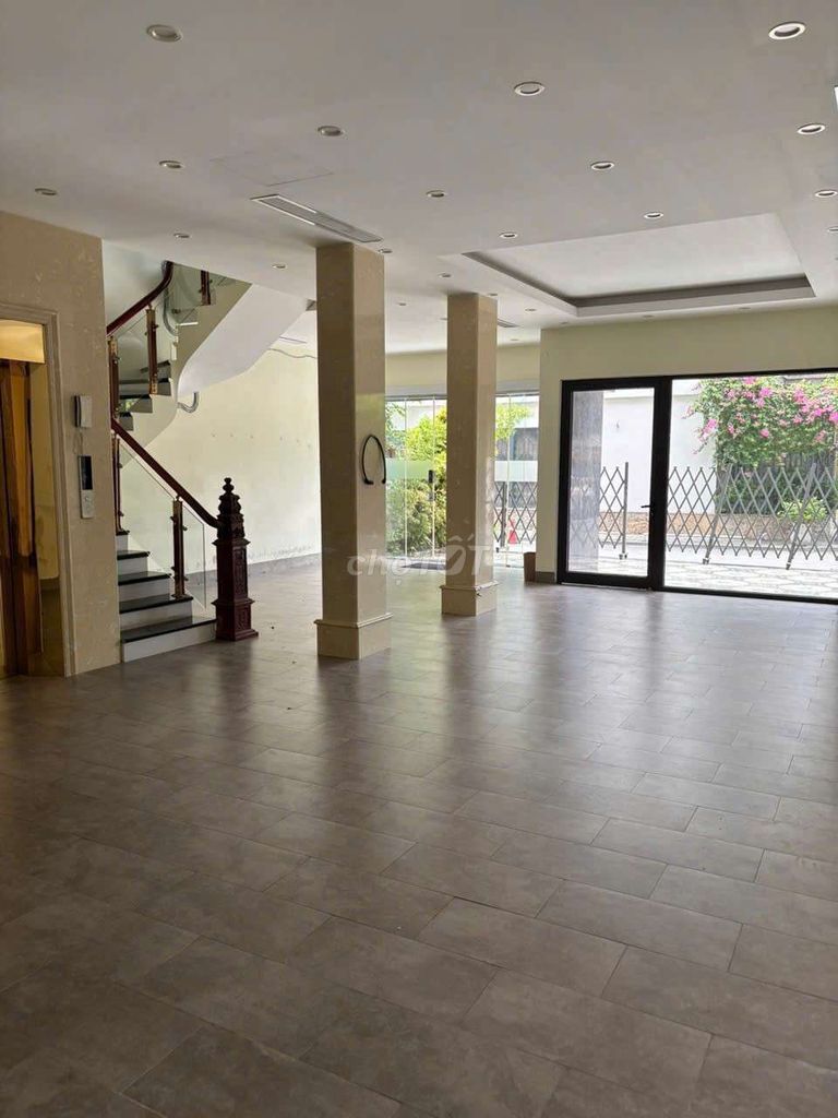 Starlake Tây Hồ villa avoids 11 rooms - 5 elevators 7 X million