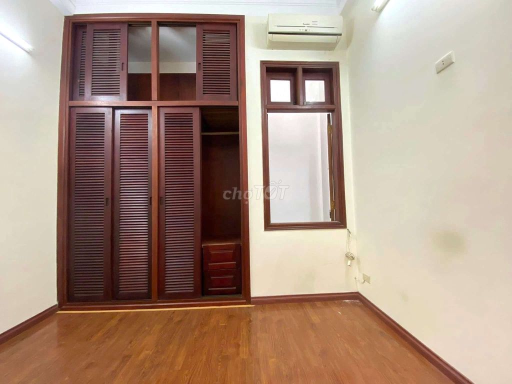 Rent đào tấn 42 meters x 3 floors, 3 bedrooms, 3 toilets, full clothes only 15 million