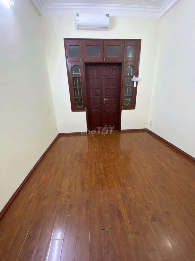 Rent đào tấn 42 meters x 3 floors, 3 bedrooms, 3 toilets, full clothes only 15 million