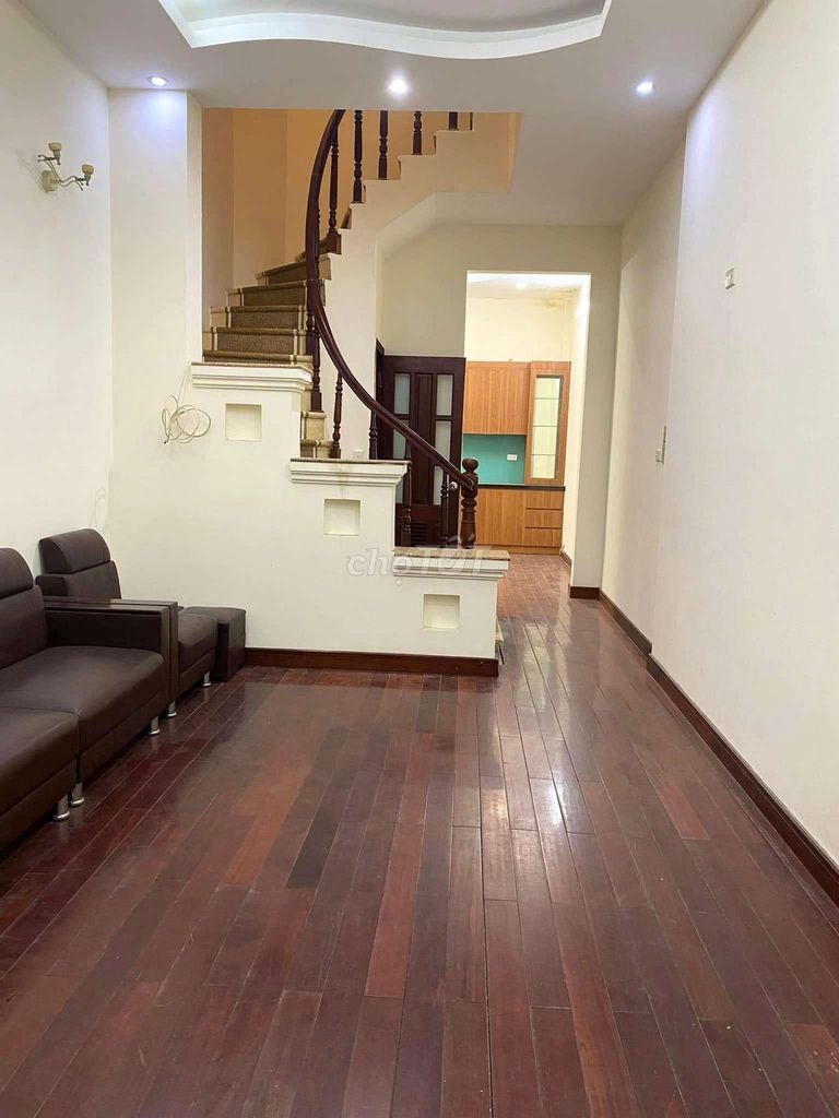 Rent đào tấn 42 meters x 3 floors, 3 bedrooms, 3 toilets, full clothes only 15 million