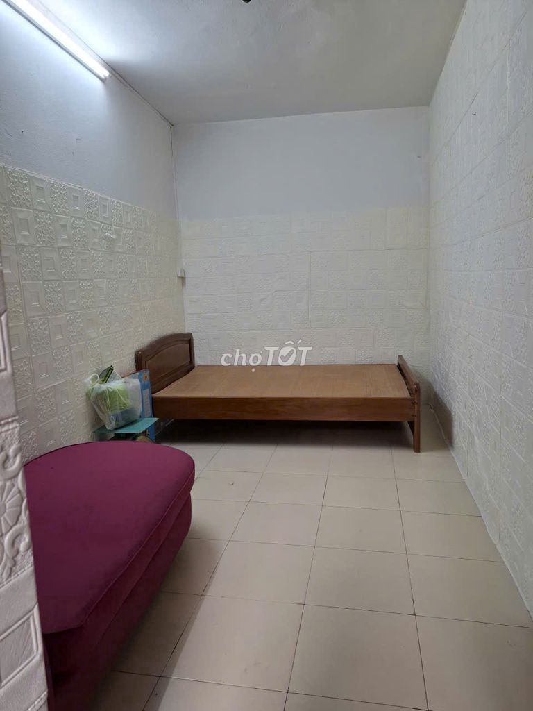 Rent fourth grade house at 68 đội cấn. Nice enough, clean enough, college... 2.5 million a month.