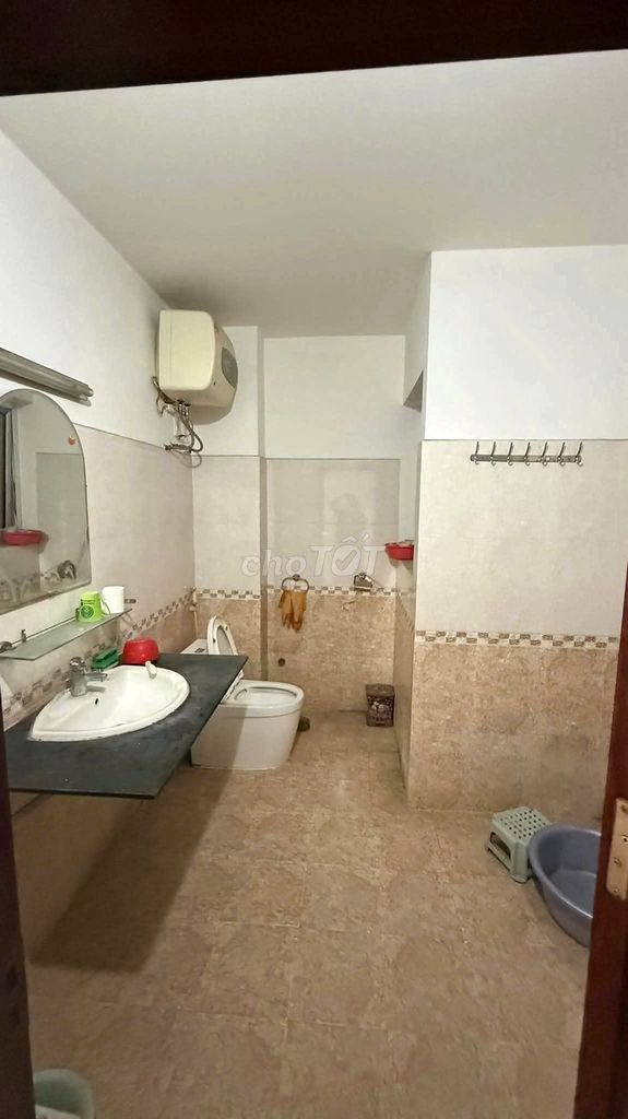 Rent a Văn Phú home area 80 meters 4 floors near the La Li market for 17 million a month
