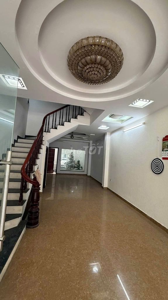 Rent a Văn Phú home area 80 meters 4 floors near the La Li market for 17 million a month