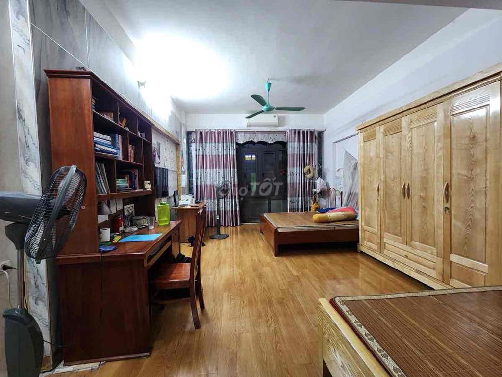 Renting Hoàng Quốc Việt. Cars avoid 65 M. 5 floors 20 million.