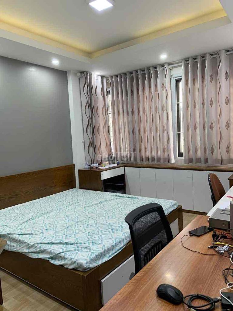 It's the owner of the Hoàng Hoa Thám Ba Đình 50 meters 5th floor bedroom 14 million