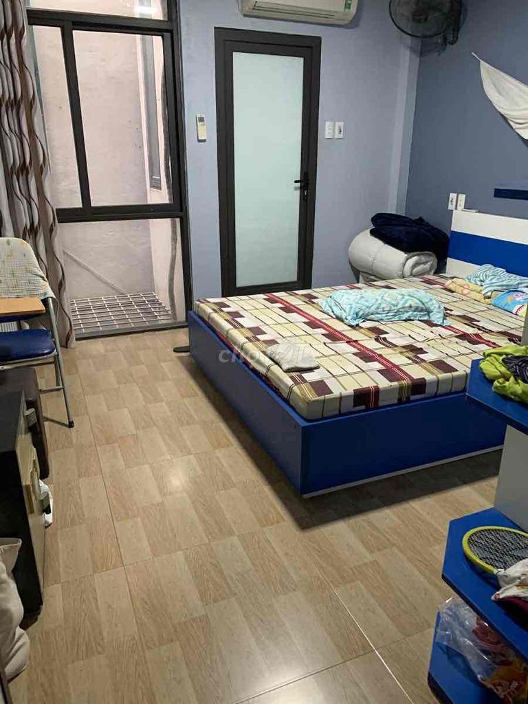 It's the owner of the Hoàng Hoa Thám Ba Đình 50 meters 5th floor bedroom 14 million