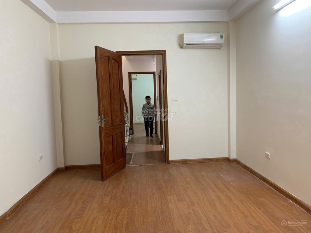 The 210 Hoàng Quốc Việt alley - area 50 m2 x 5 floors, 20 million/th