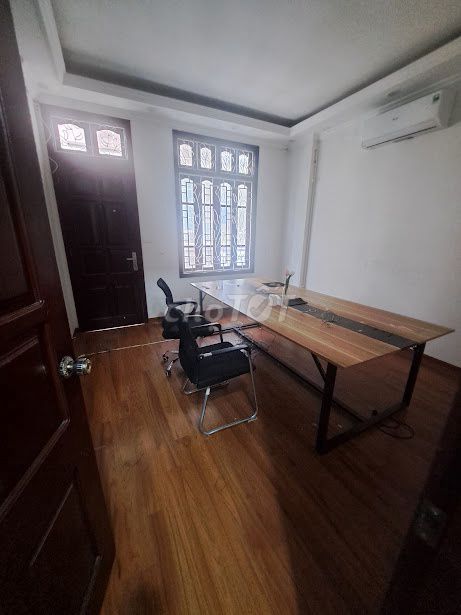 201 Chen Street, the United Nations - area 45 m2 x 6 floors per floor p + 1 toilet
