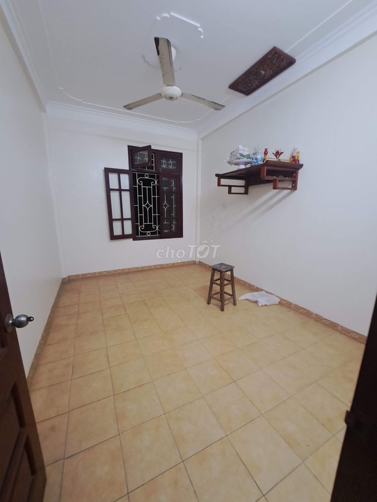 The 1st Street of Phạm Tuấn Tài, area 55 m2 x 4th floor, second floor a toilet.