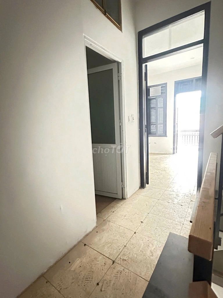 Rent a gate 180 Hoàng Quốc Việt, 50 m2 x 5 level enough college, alley to car