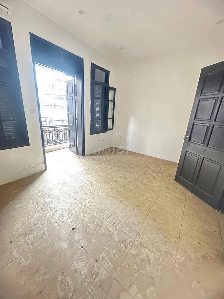 Rent a gate 180 Hoàng Quốc Việt, 50 m2 x 5 level enough college, alley to car