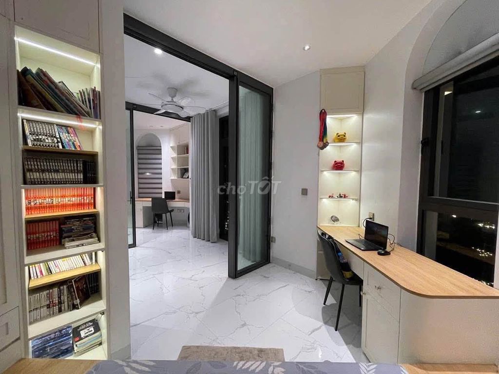Rent the Viomes Ocean Park House full interior.