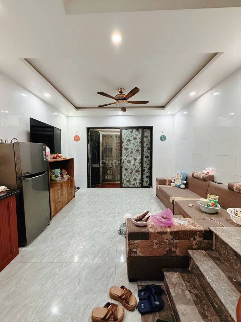 Rent the original Ngõ 255 Lĩnh Nam, 30 meters2, 4 stories, 6 million a month.