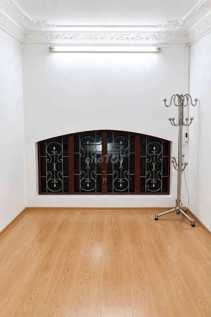 Rent a four-story Trương Định 8.5-million bedroom.