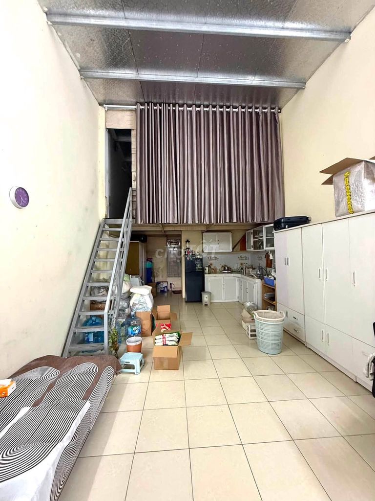 Renting 4th grade Ngõ 445 Lạc Long Quân, with a attic.
