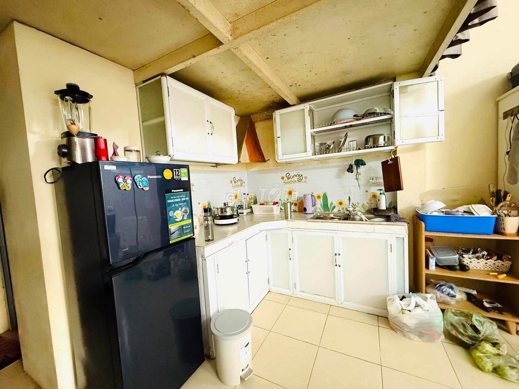 Renting 4th grade Ngõ 445 Lạc Long Quân, with a attic.