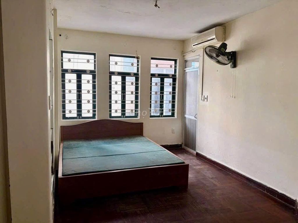 Rent the original 5th floor 28m2 Nguyễn Thị Định, Cầu Giấy