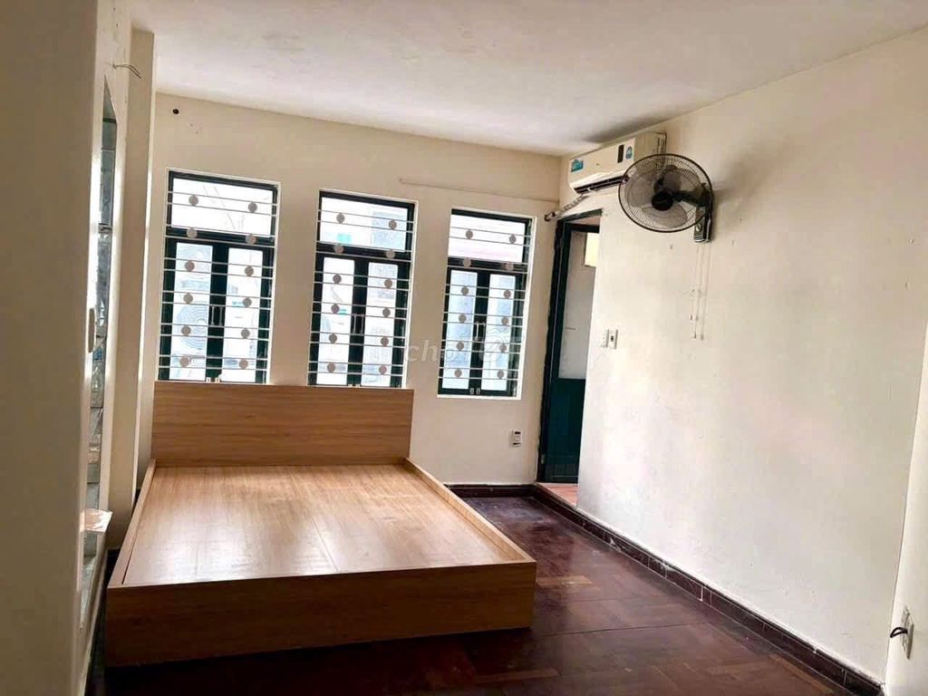 Rent the original 5th floor 28m2 Nguyễn Thị Định, Cầu Giấy