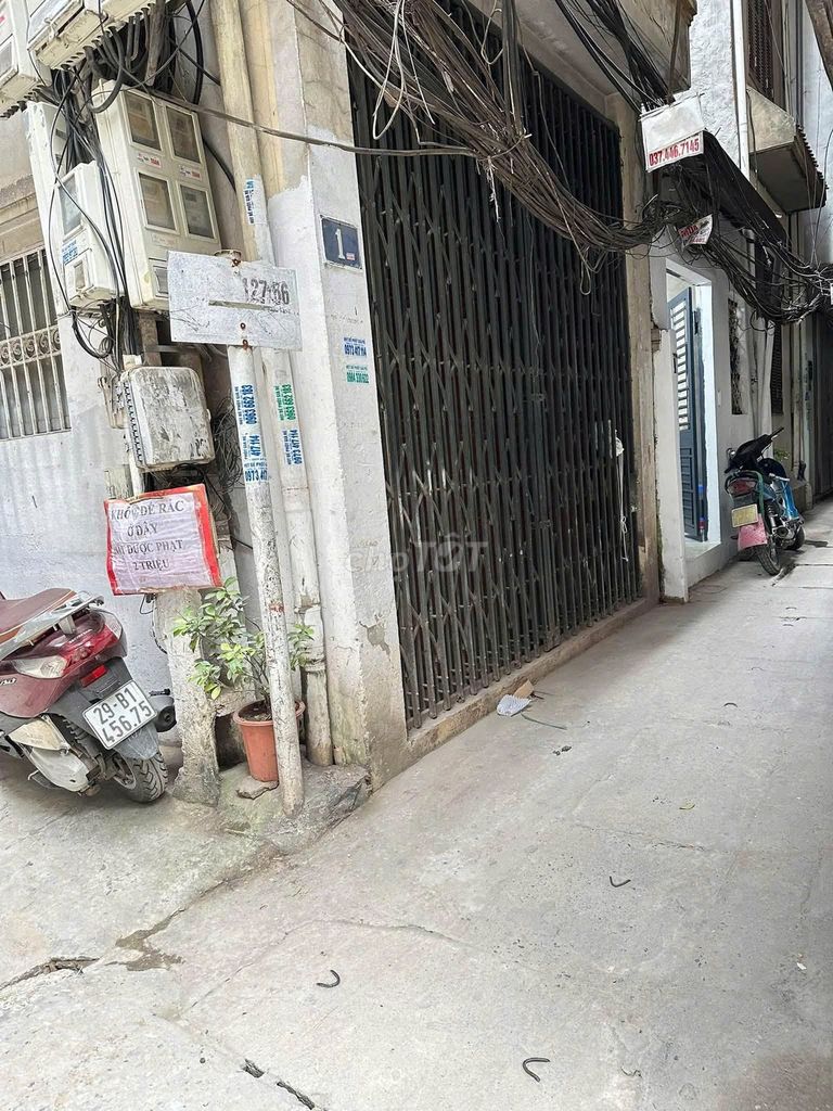 Let's rent the original three-story, 40-foot-two Ngõ 127 Văn Cao- Ba Đình.