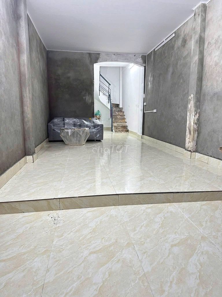 Let's rent the original three-story, 40-foot-two Ngõ 127 Văn Cao- Ba Đình.