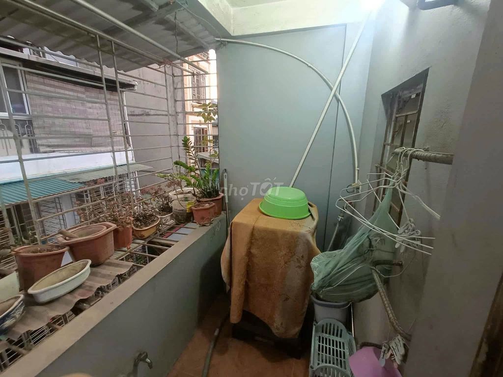 Rent a 77 Lê Hồng Phong, Ba Đình, 8 million a month.