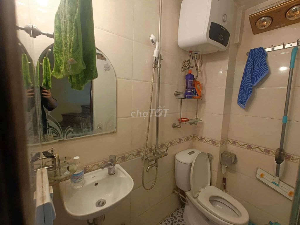 Rent a 77 Lê Hồng Phong, Ba Đình, 8 million a month.