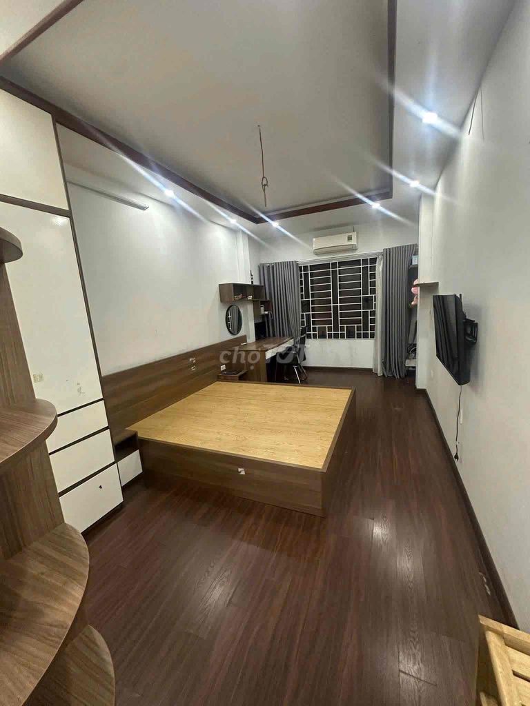 Rent Hoàng Mai 3 bedrooms full of stuff near the Bible.