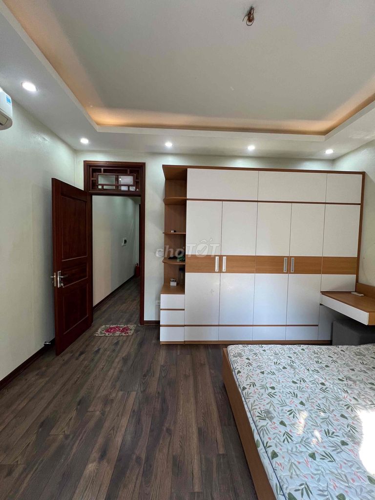 Rent the car dung house. Car car avoids Xuân Phương area 65 meters of 5 floors of 13 million.