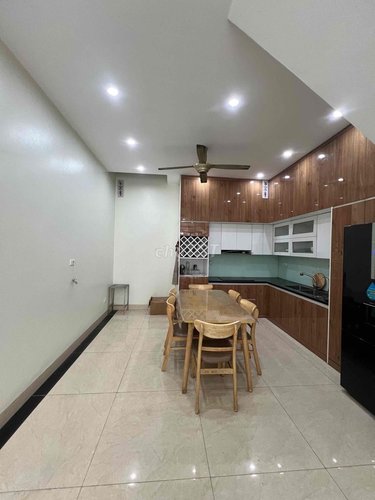 Rent the car dung house. Car car avoids Xuân Phương area 65 meters of 5 floors of 13 million.