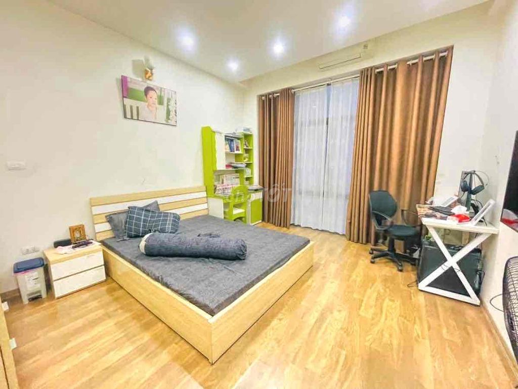 Rent an entire Cầu Giấy area 55 meters 4 4th floor bedroom full of 13 million