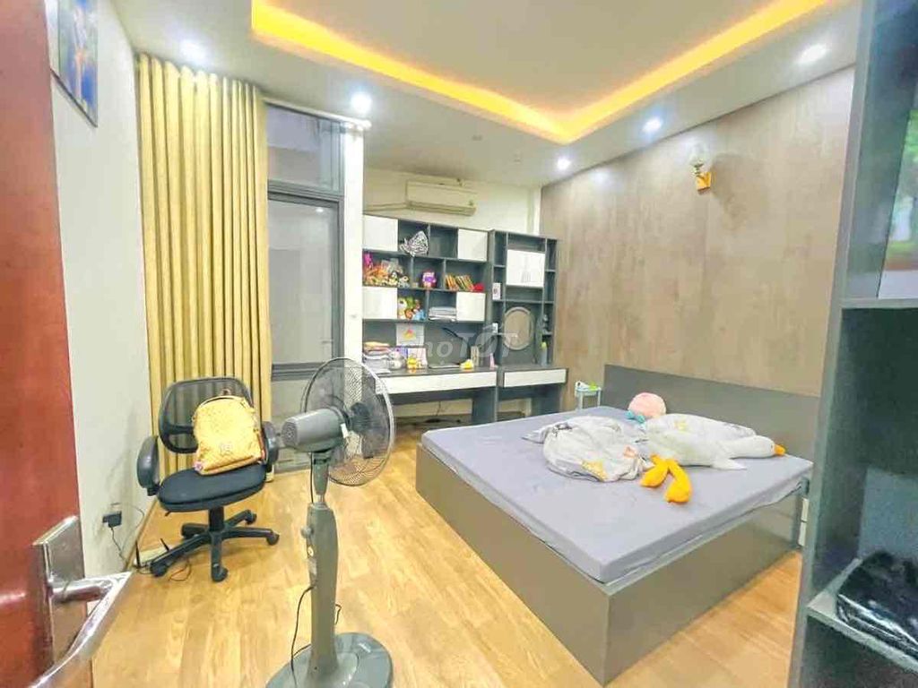Rent an entire Cầu Giấy area 55 meters 4 4th floor bedroom full of 13 million
