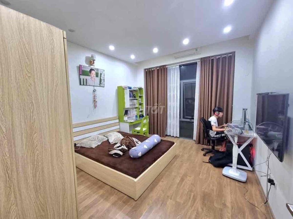 Rent an entire Cầu Giấy area 55 meters 4 4th floor bedroom full of 13 million