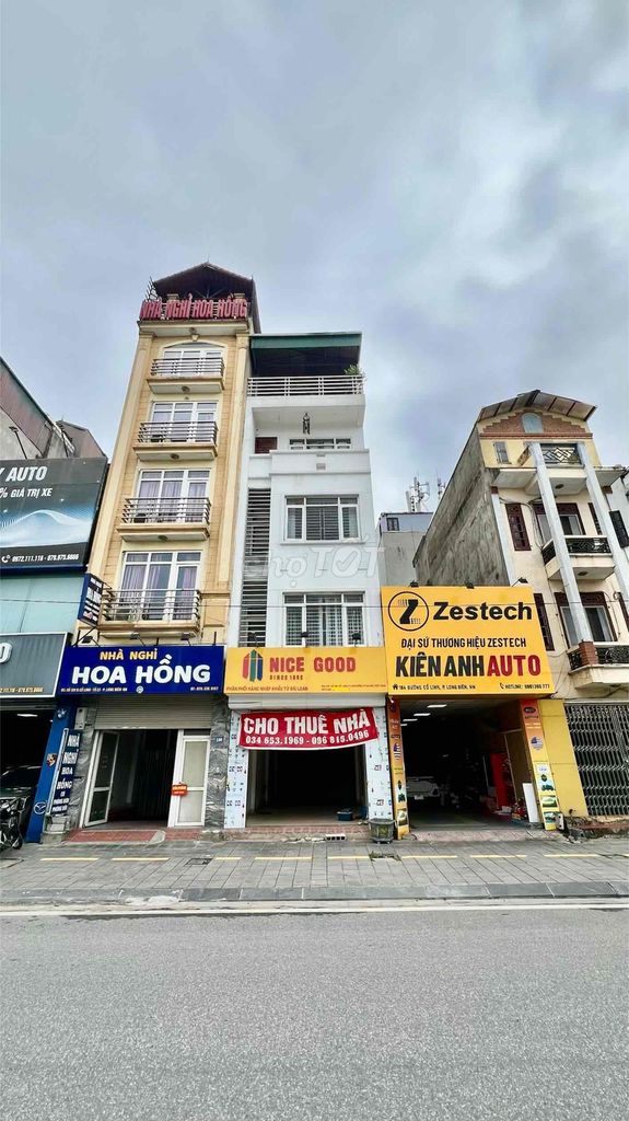 It's the owner who rents the business side of Cổ Linh-- the aeon L.