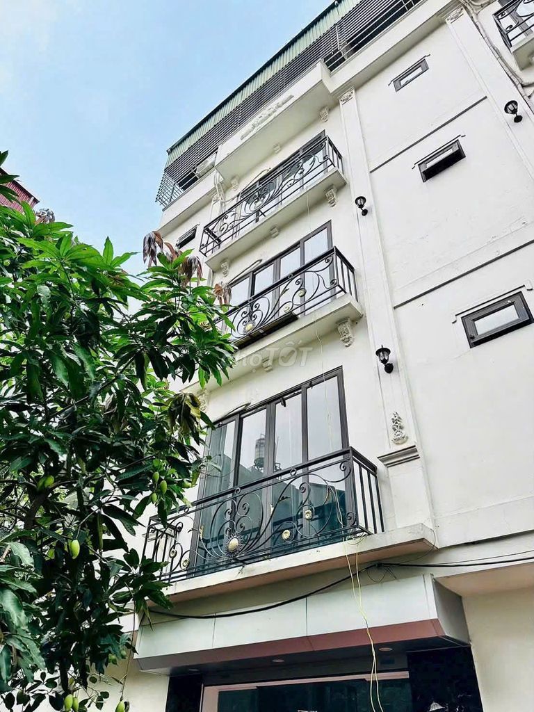 Rent the entire Swiss-Simple-Đông Ngạc, 5 stories, 3 bedrooms