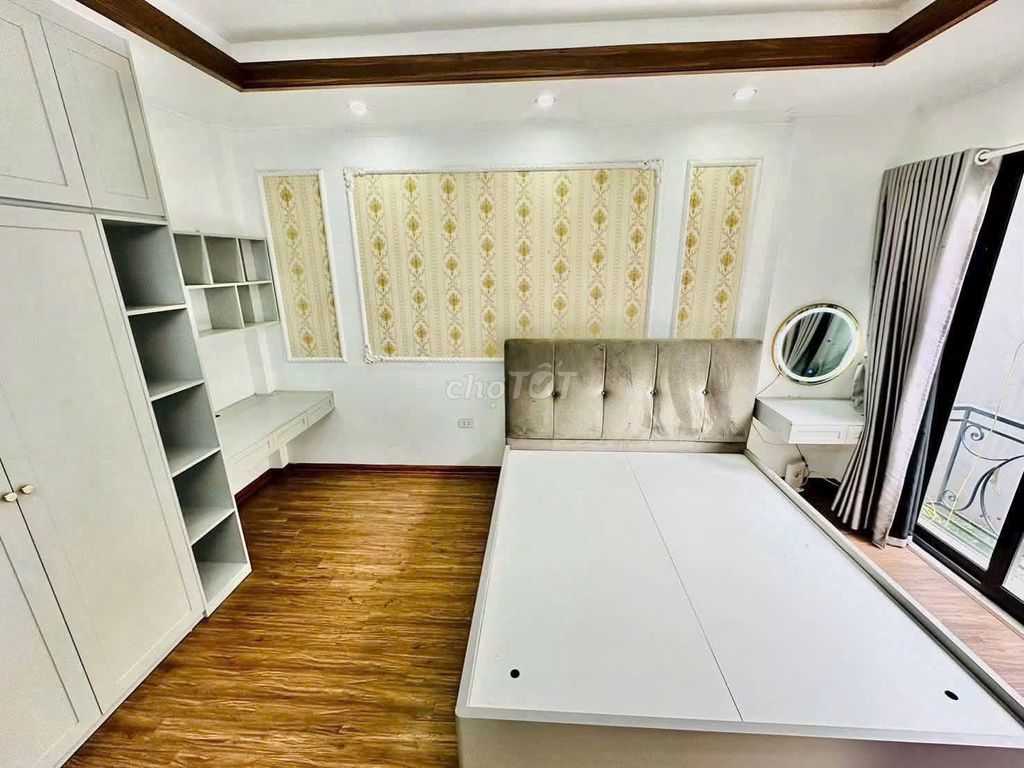 Rent the entire Swiss-Simple-Đông Ngạc, 5 stories, 3 bedrooms