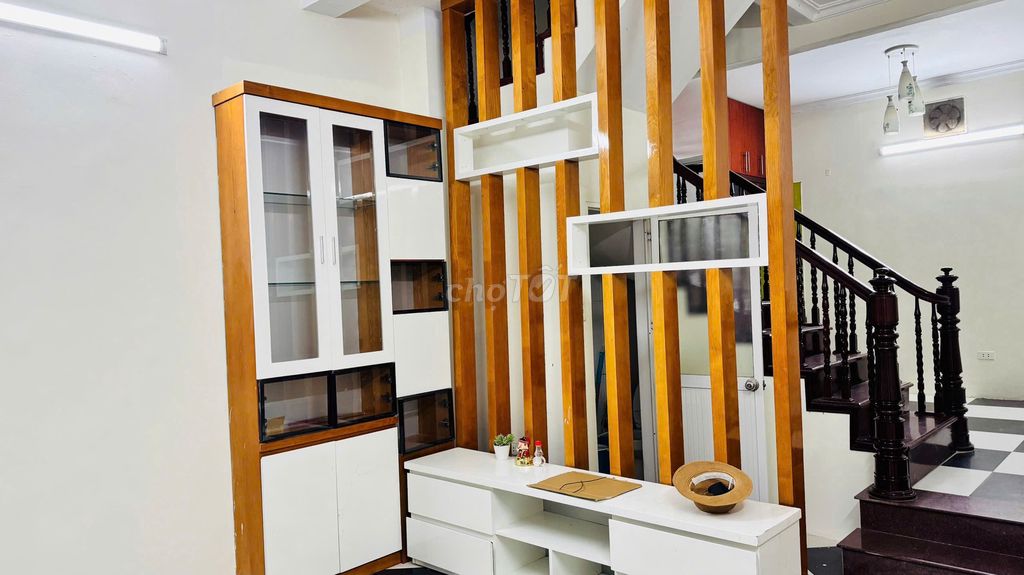 Rent the alley 93 Hoàng Văn Thái - Thanh Xuân, area 40 meters x 4 T, stays right there.