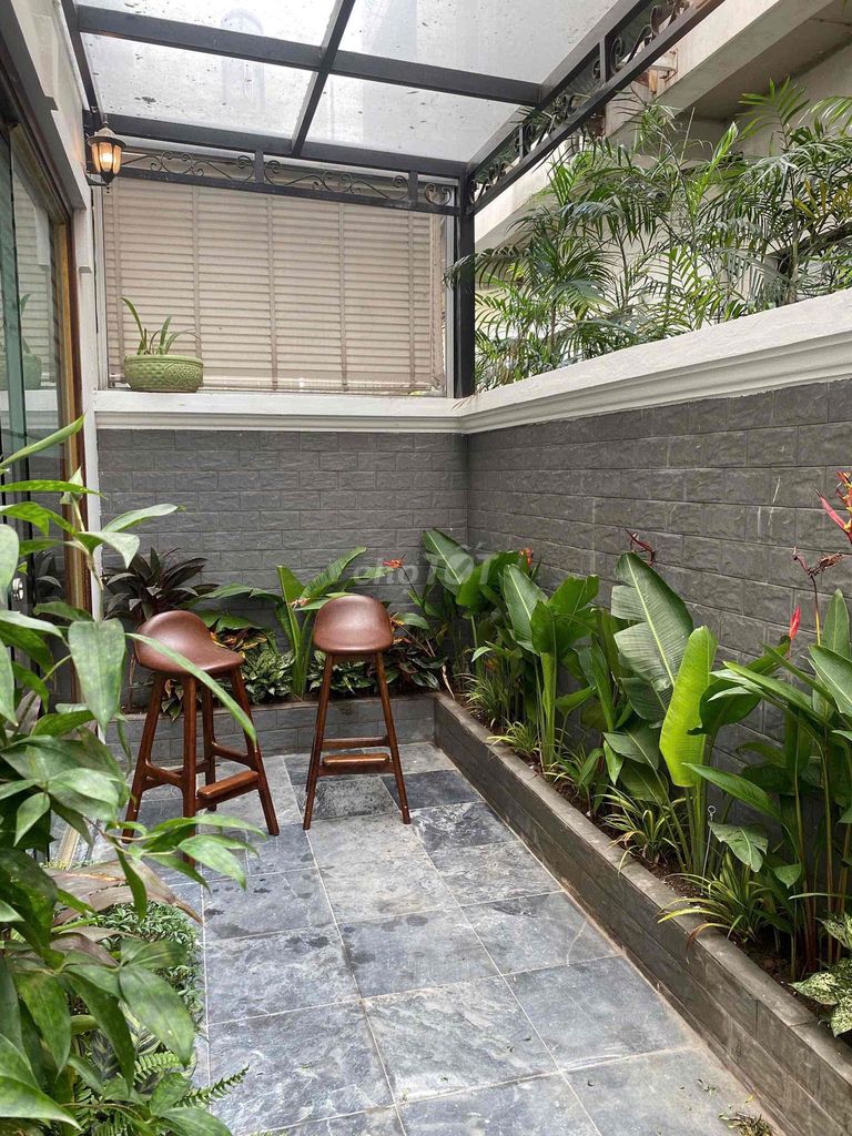 renting the entire Laomes riverside.