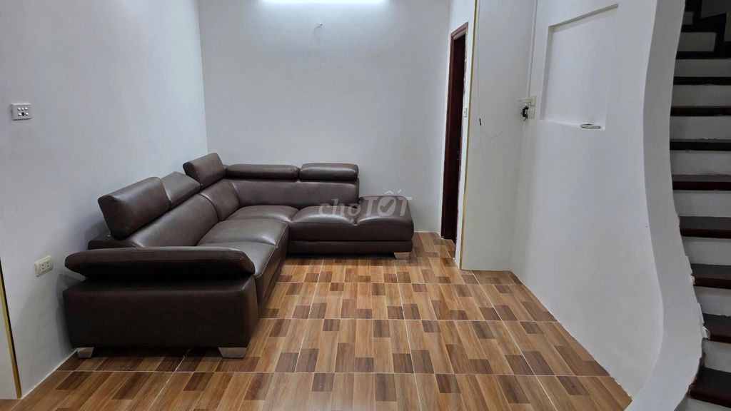 Rent Hoàng Cầu 30 m2 x 6 story, car, fix, full stuff, only 16 million