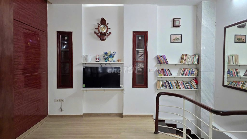 Rent Hoàng Cầu 30 m2 x 6 story, car, fix, full stuff, only 16 million