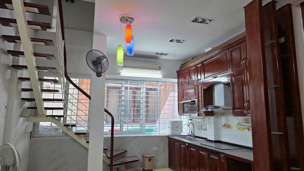 Rent Hoàng Cầu 30 m2 x 6 story, car, fix, full stuff, only 16 million