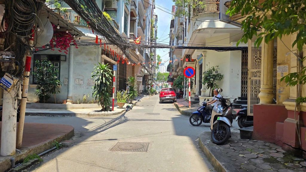 Rent Hoàng Cầu 30 m2 x 6 story, car, fix, full stuff, only 16 million