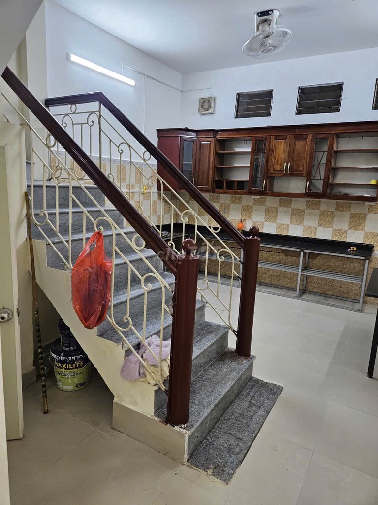 Renting Lê Trọng Tấn Street