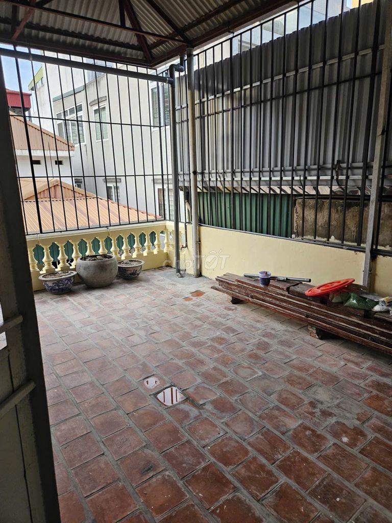Renting Lê Trọng Tấn Street