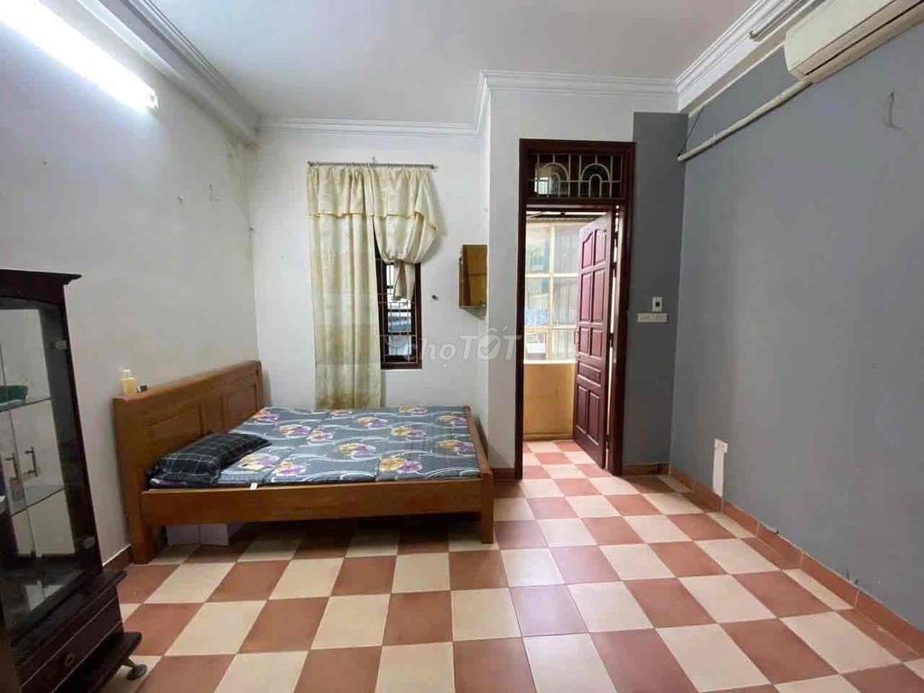 Rent Chính Kinh 3 bedrooms close to many universities.