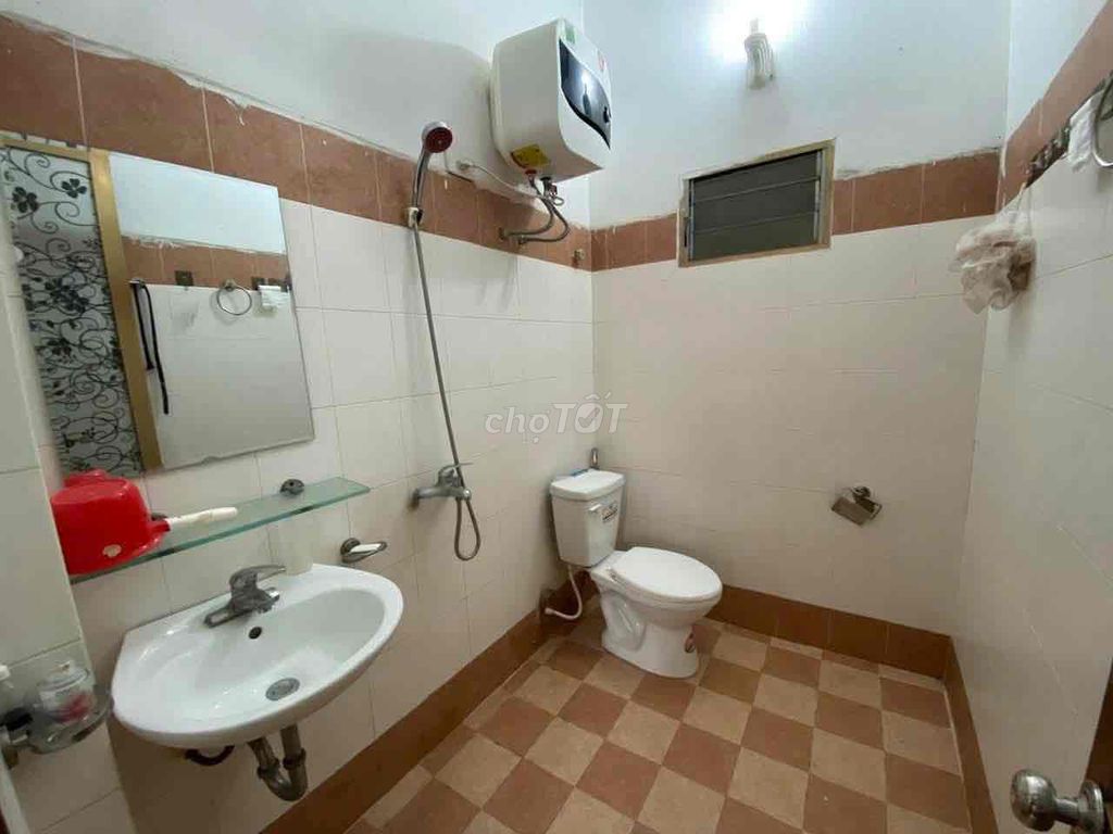 Rent Chính Kinh 3 bedrooms close to many universities.