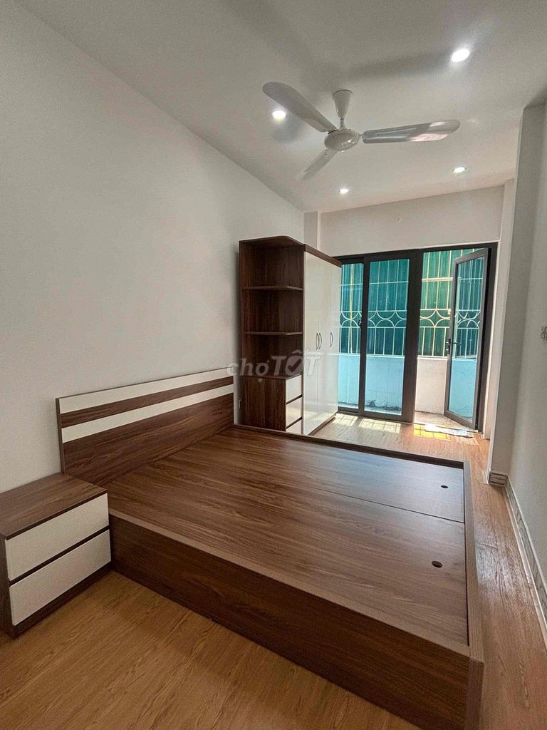 Four-story 5-story sleep, four-to-one, one kitchen, one full-grainer.