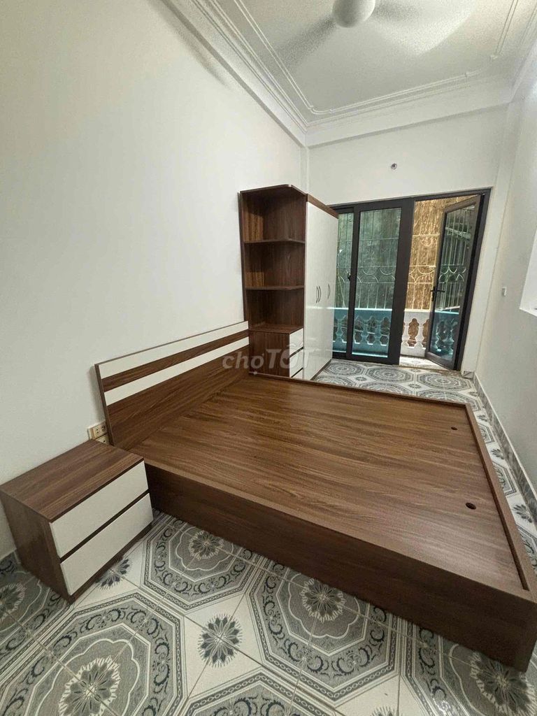 Four-story 5-story sleep, four-to-one, one kitchen, one full-grainer.