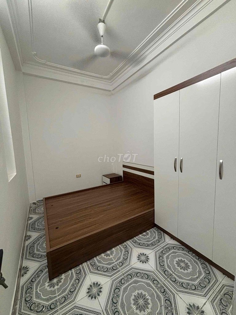 Four-story 5-story sleep, four-to-one, one kitchen, one full-grainer.