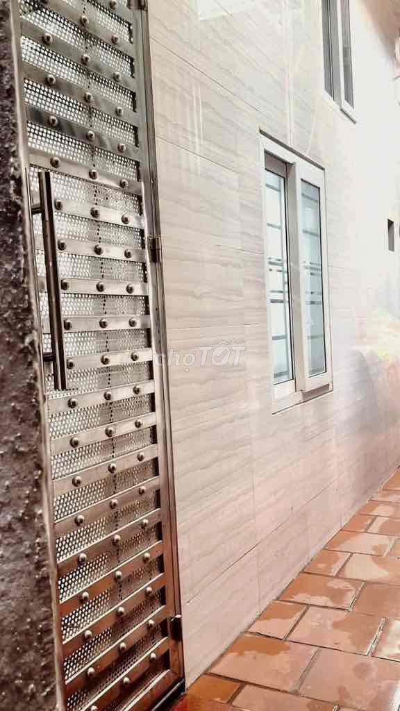 Renting the entire city of Cao Đạt 40 m2 x3 T 2 bedrooms for 8 million a day.